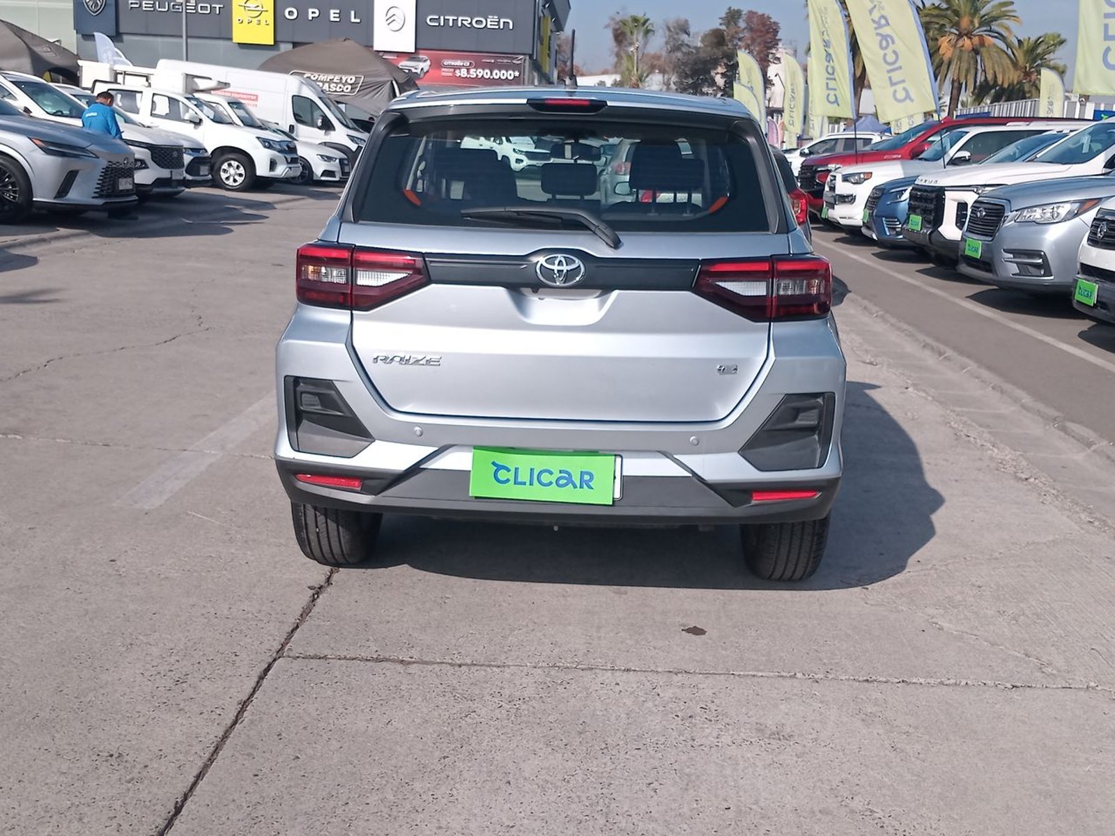 Toyota Raize 1.2 E 4x2 Mt 5p 2023 - Imagen 6 de 8