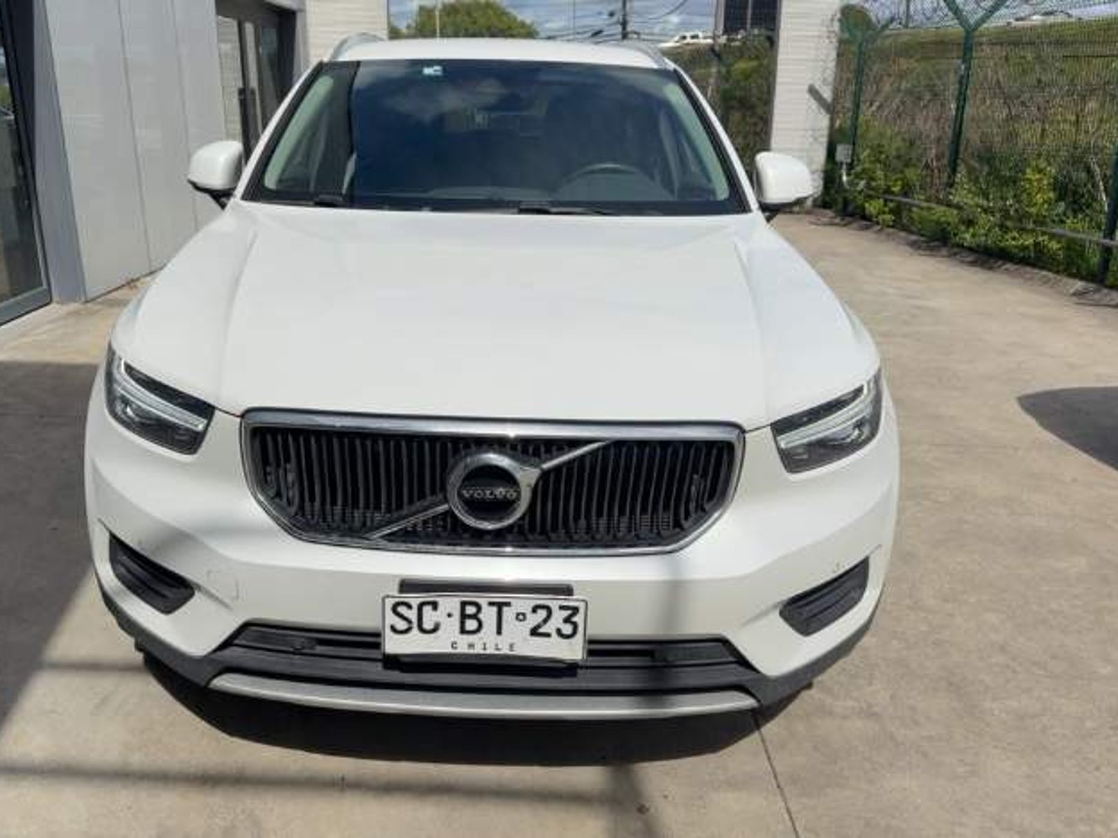 Volvo Xc40 2.0 T4 Momentum Fwd At 5p 2022 - Foto 2 de 5