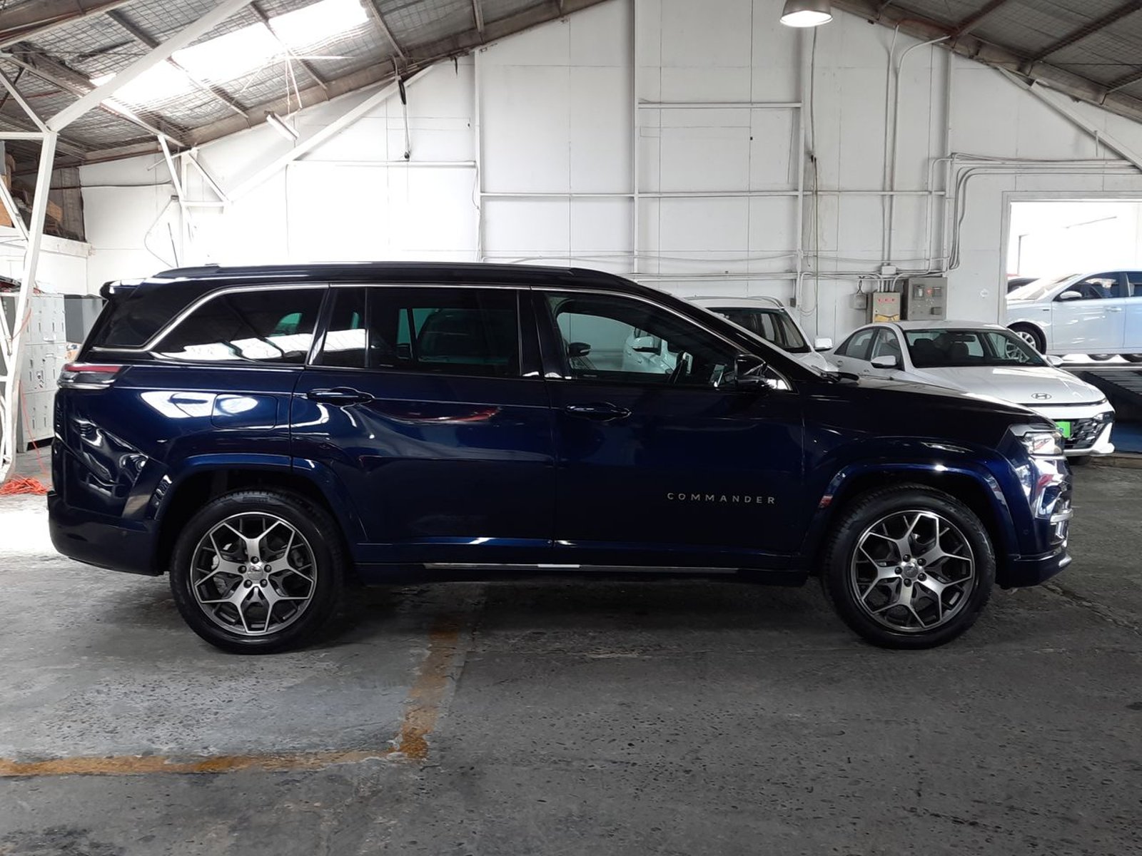 Jeep Commander 1.3t Overland T270 4x2 6at 5p 2023 - Imagen 8 de 8