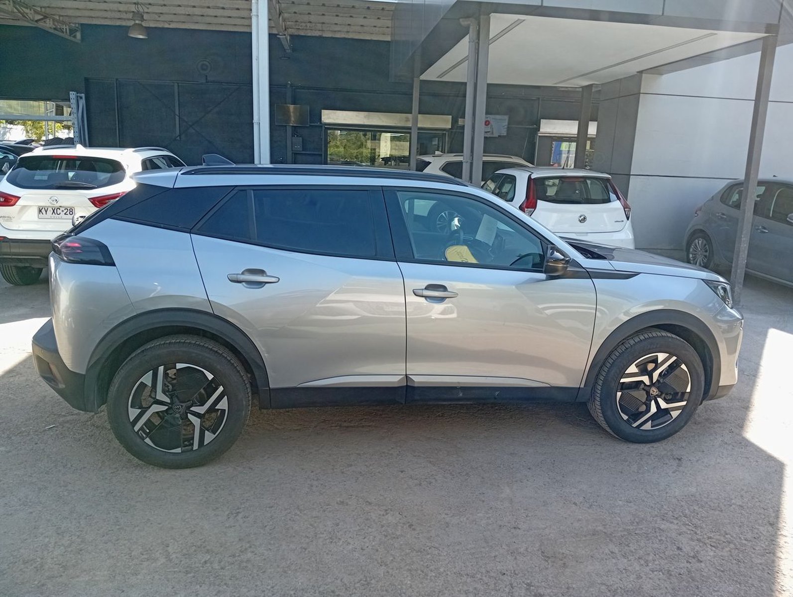 Peugeot 2008 1.5 Allure Pack Bluehdi 130hp Diesel 4x2 Eat8 5p 2024 - Imagen 8 de 8