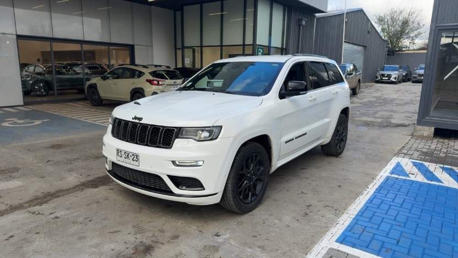 Jeep Grand Cherokee 3.6 Limited 4x4 At 5p 2022 - Imagen 6 de 8
