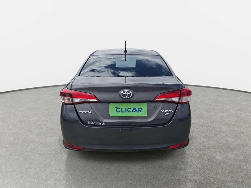 Toyota Yaris 1.5 Gli 4x2 Sdn Mt 4p 2021 - Imagen 6 de 8