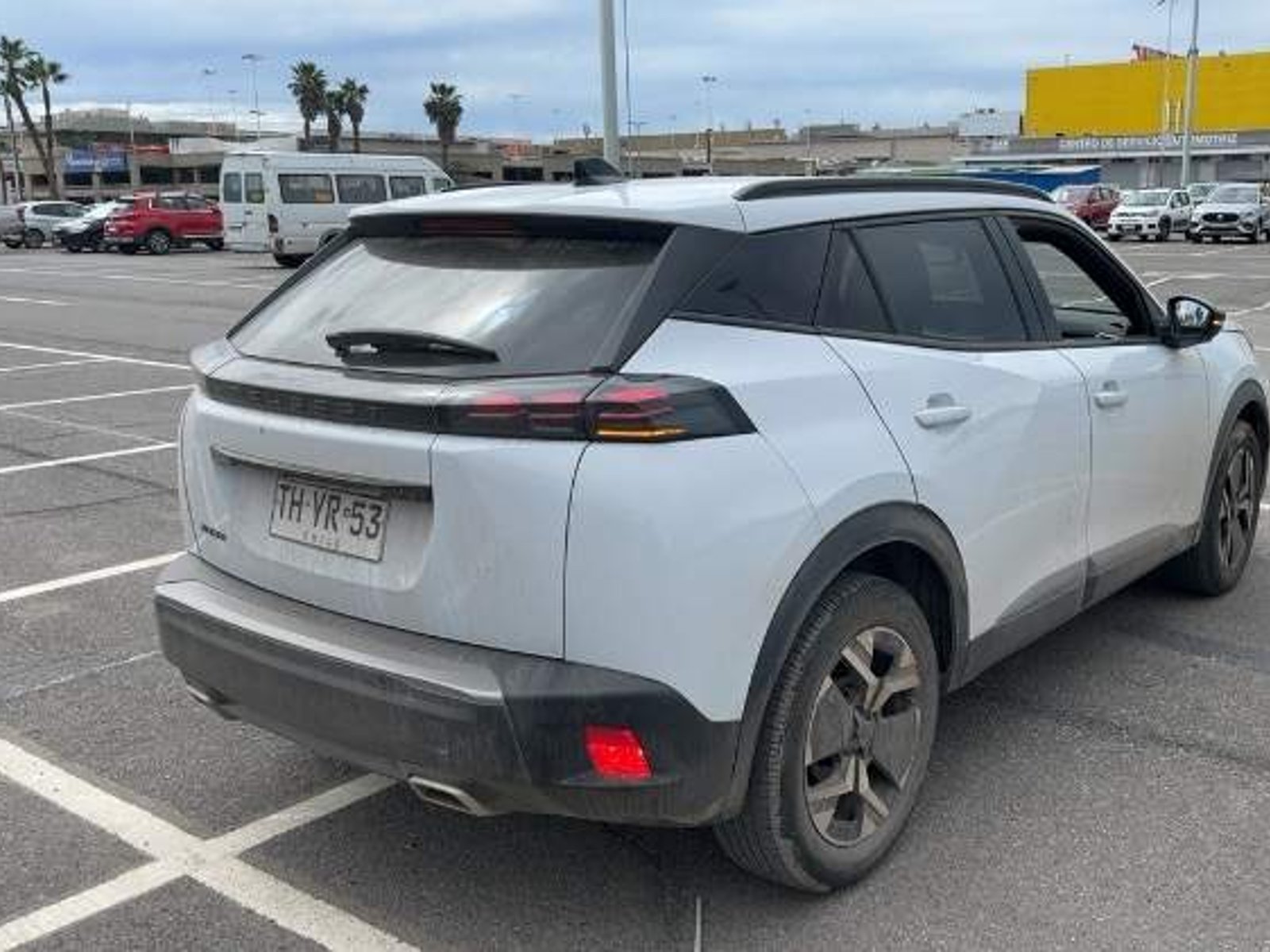 Peugeot 2008 1.2 Allure Pack Puretech 130hp 4x2 Eat8 5p 2024 - Foto 4 de 5