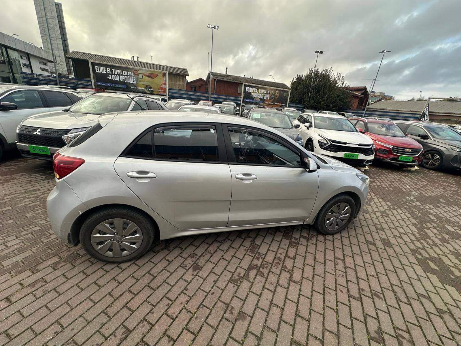 Kia Rio 5 1.4 Ex 4x2 Ac Ci 6mt 5p 2021 - Foto 3 de 5
