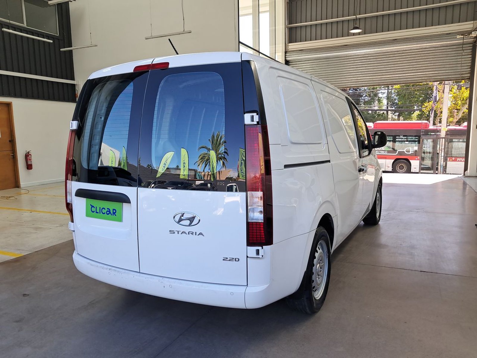 Hyundai Staria 2.2 Us4 Fg Crdi Diesel 2wd Mt 5p 2023 - Imagen 7 de 8