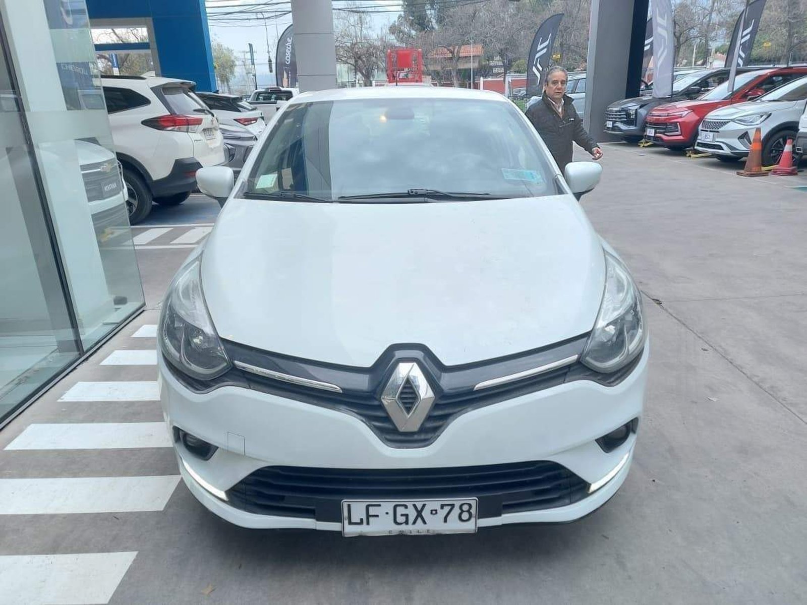 Renault Clio 1.2 Expression 4x2 Hb Mt 5p 2019 - Foto 2 de 4