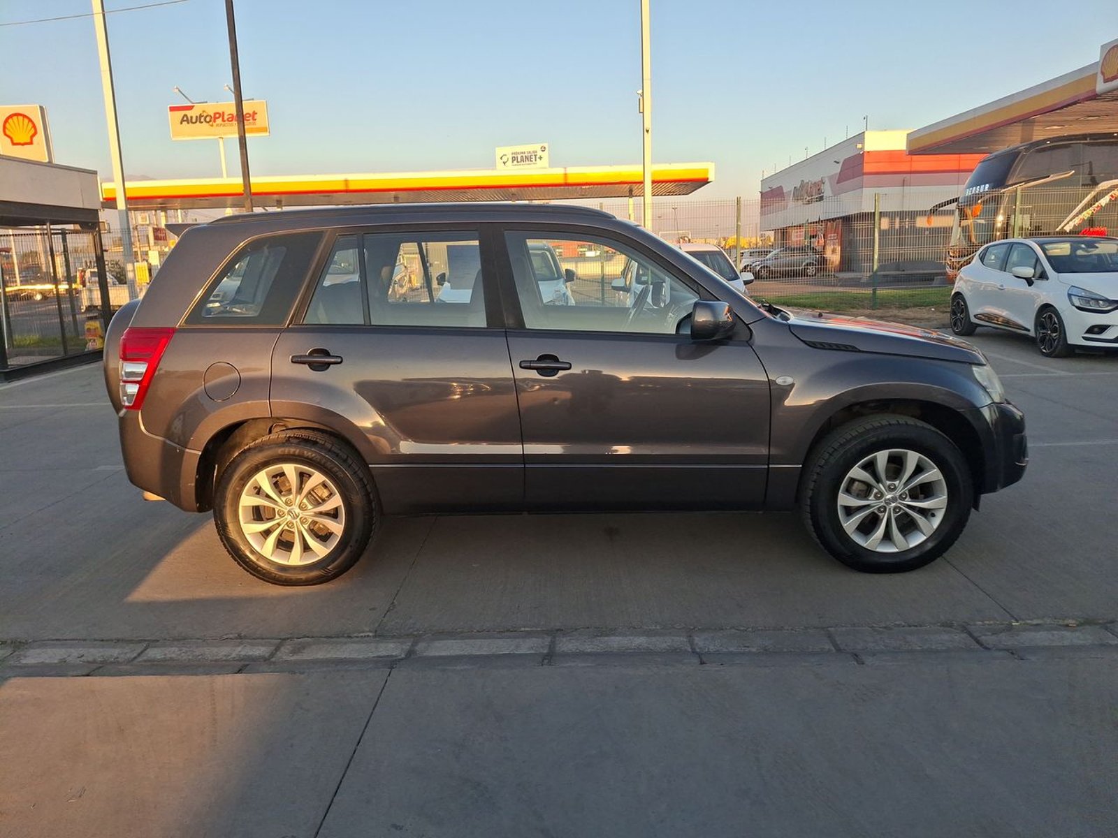 Suzuki Grand Nomade 2.4 Glx Sport 4x2 Mt 5p 2018 - Imagen 8 de 8