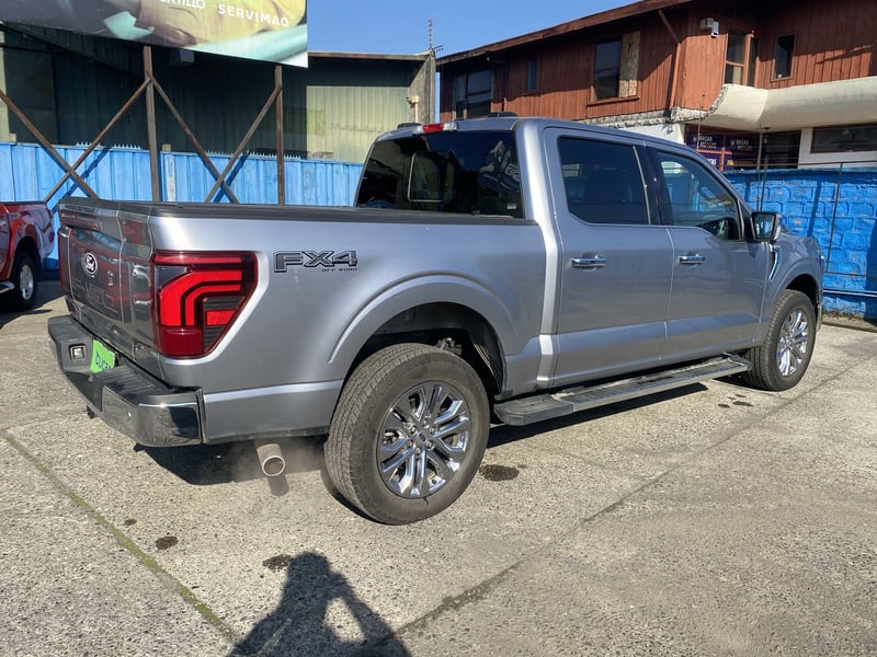 Ford F-150 5.0 Lariat Luxury Cc Dob. Cab. 4x4 At 4p 2025 - Imagen 7 de 8