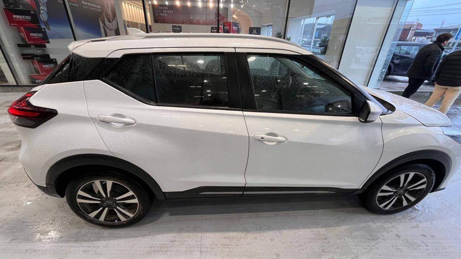 Nissan Kicks 1.6 Advance 4x2 Mt 5p 2023 - Imagen 3 de 5