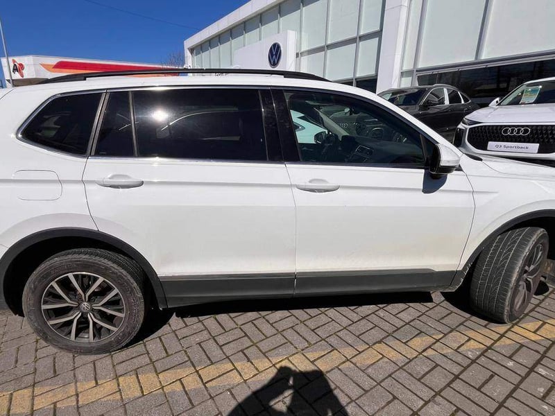 Volkswagen Tiguan 2.0 Tdi Comfortline Diesel 4motion 4x4 150hp 7a At 5p 2019 - Imagen 3 de 5