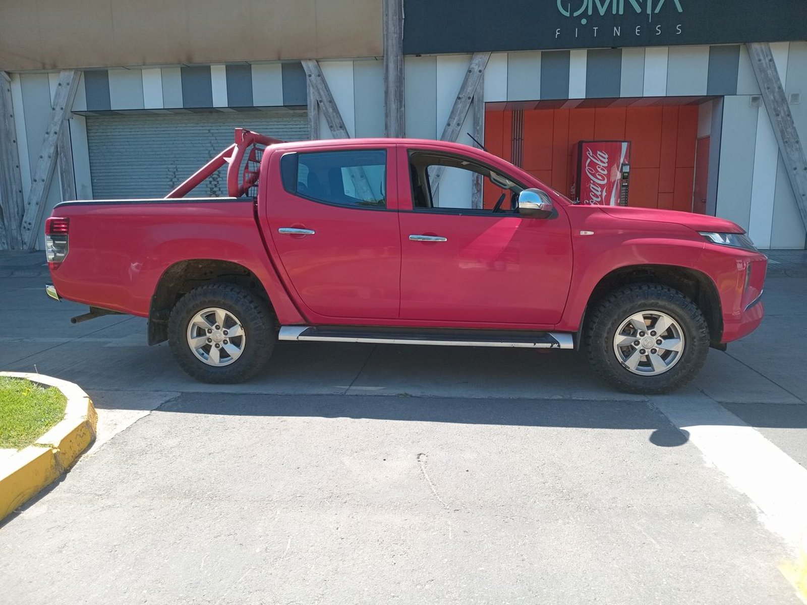 Mitsubishi L200 2.2 Katana Crt Diesel Dob. Cab. 4x4 Mt 4p 2024 - Imagen 8 de 8