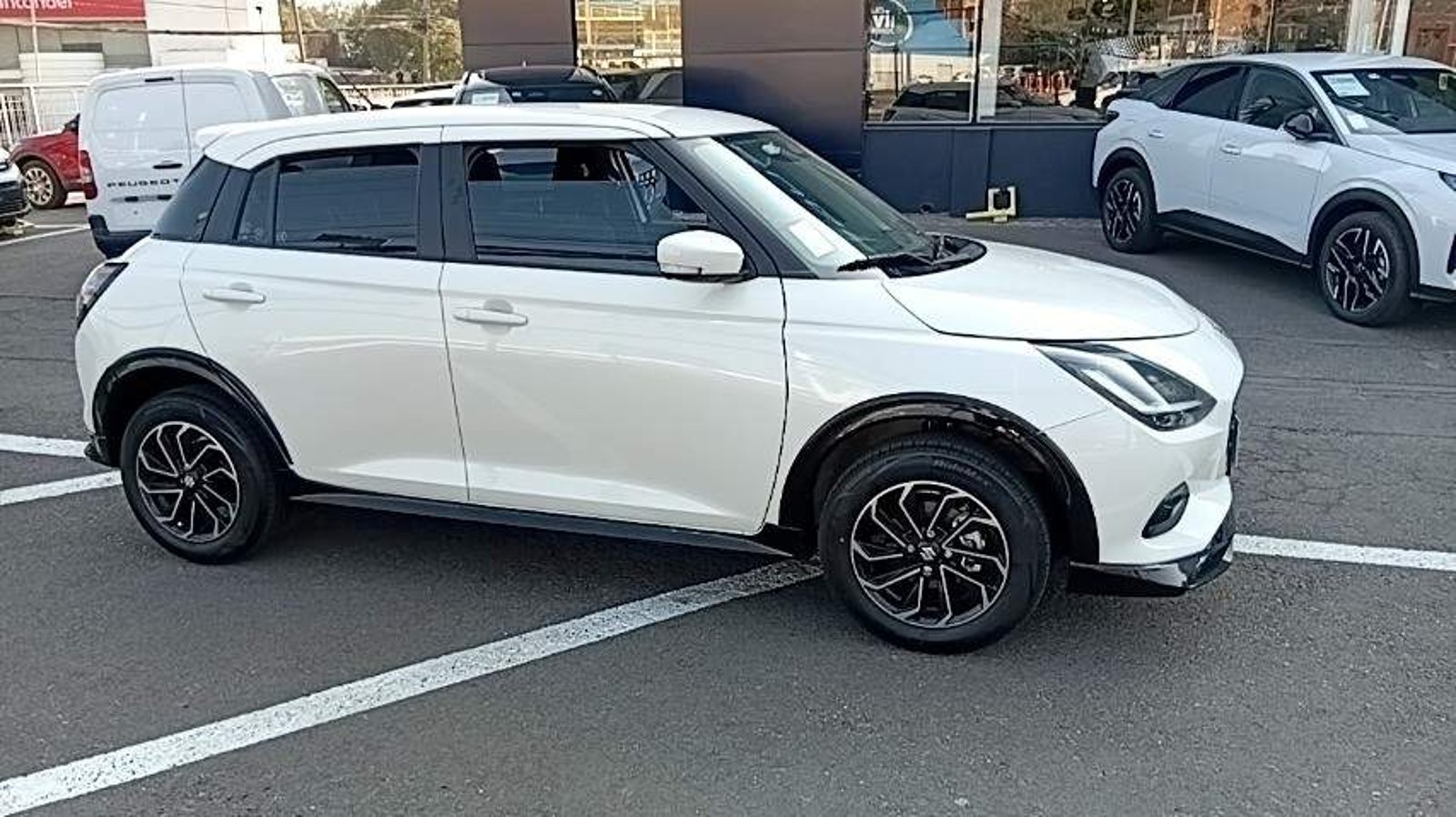 Suzuki Swift 1.2 Gl Hybrid 4x2 Hb Mt 5p 2026 - Foto 3 de 8