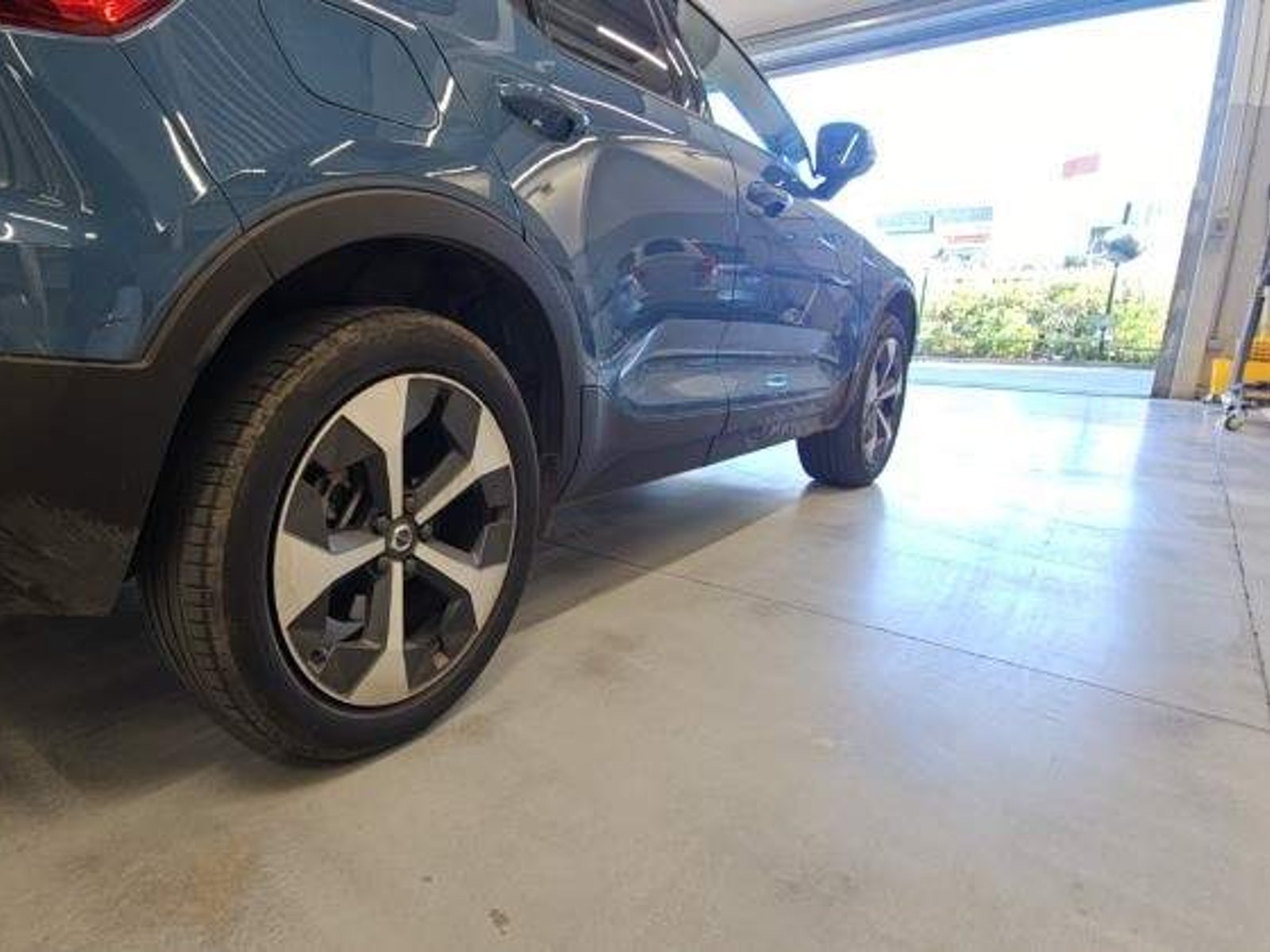 Volvo Xc40 2.0 B4 Plus Hibrido Fwd 4x2 At 5p 2025 - Foto 4 de 5