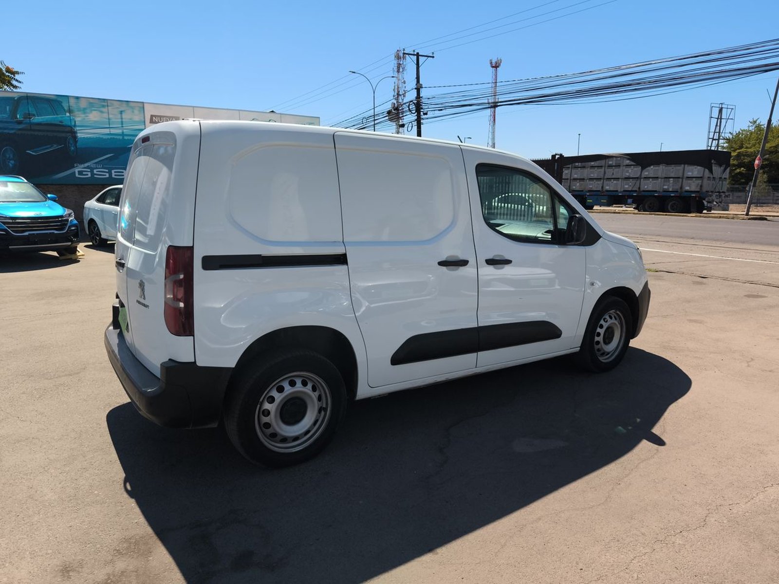 Peugeot Partner 1.6 L1 Hdi Diesel 4x2 90hp Mt 5p 2022 - Imagen 7 de 8