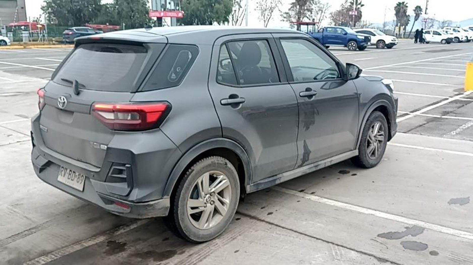 Toyota Raize 1.2 E 4x2 Mt 5p 2022 - Imagen 4 de 5