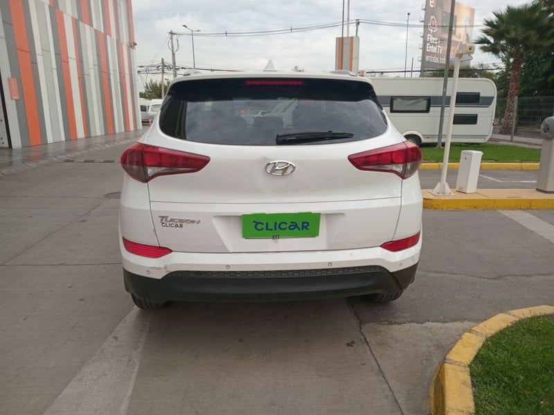 Hyundai Tucson 2.0 Gl Advance 4x2 Mt 5p 2018 - Imagen 6 de 8