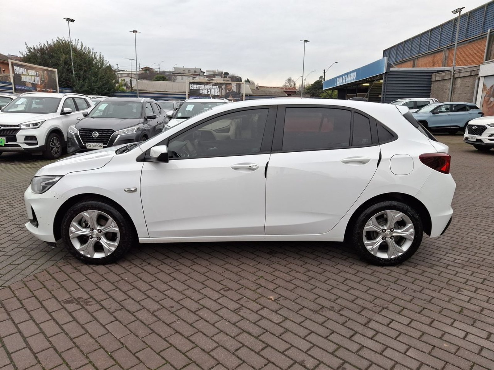 Chevrolet Onix 1.0t Ltz P2 4x2 Hb Mt 5p 2023 - Imagen 4 de 8