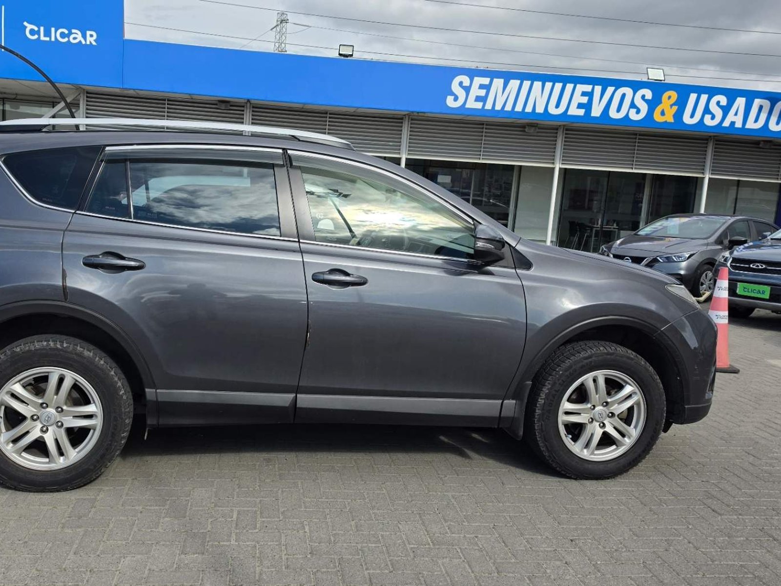 Toyota Rav 4 2.0 Lujo 4x2 Mt 5p 2018 - Foto 3 de 5