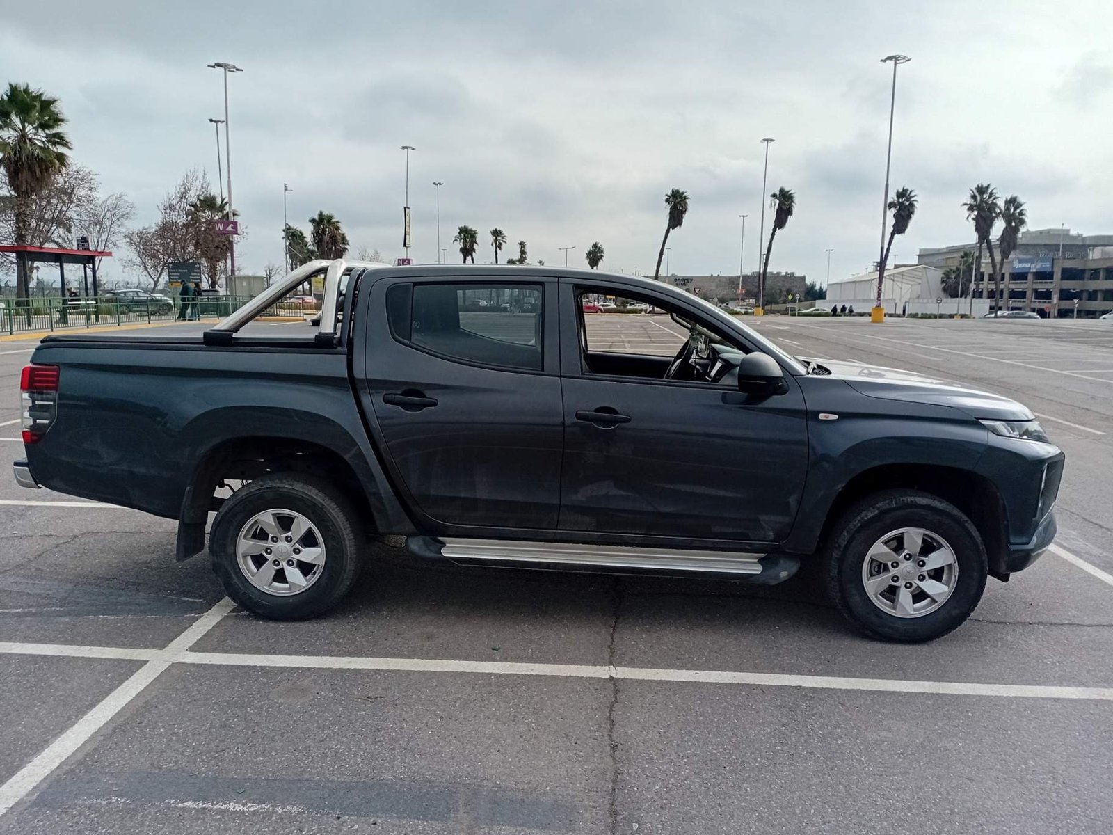Mitsubishi L200 2.4 Work Cr Diesel Wf Dob. Cab. 4x2 Mt 4p 2022 - Imagen 3 de 5