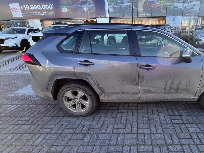Toyota Rav 4 2.0 Le 4x2 Mt 5p 2023 - Imagen 3 de 5