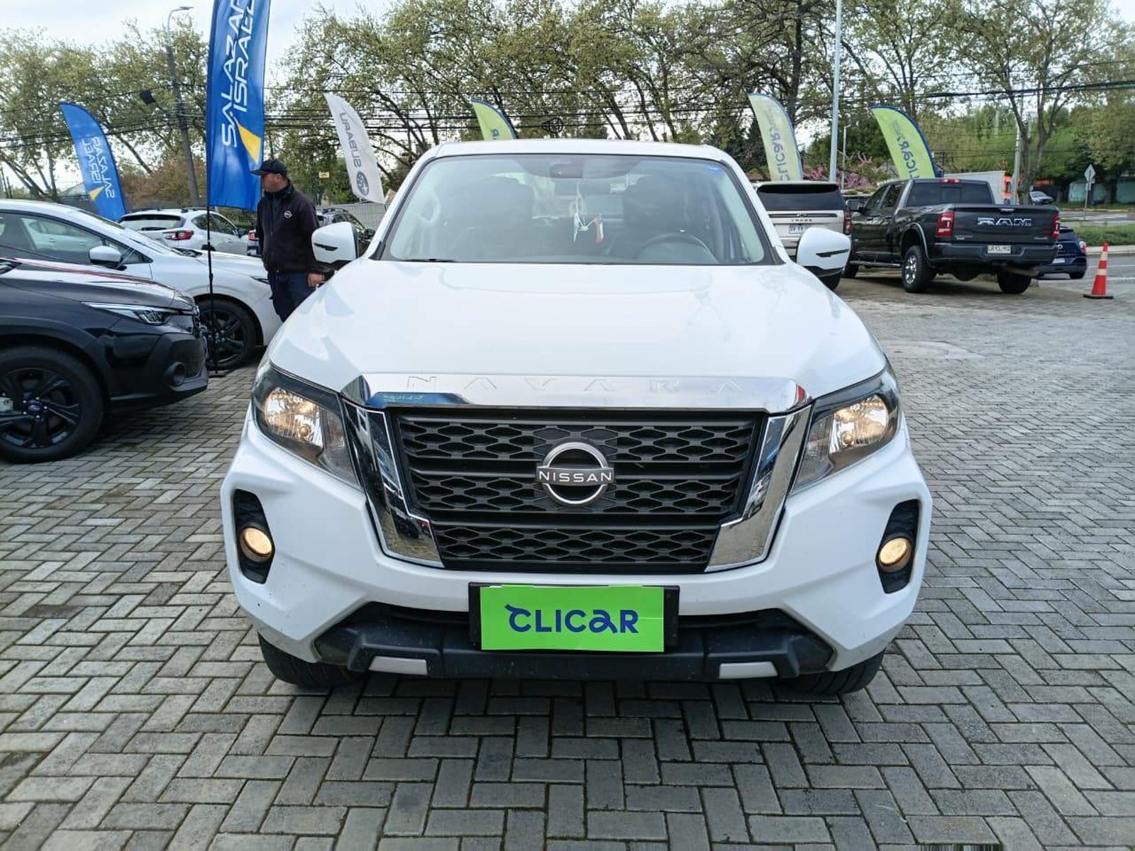 Nissan Navara 2.3d Xe Diesel 4x4 Dob.cab. Mt 4p 2024 - Foto 2 de 5
