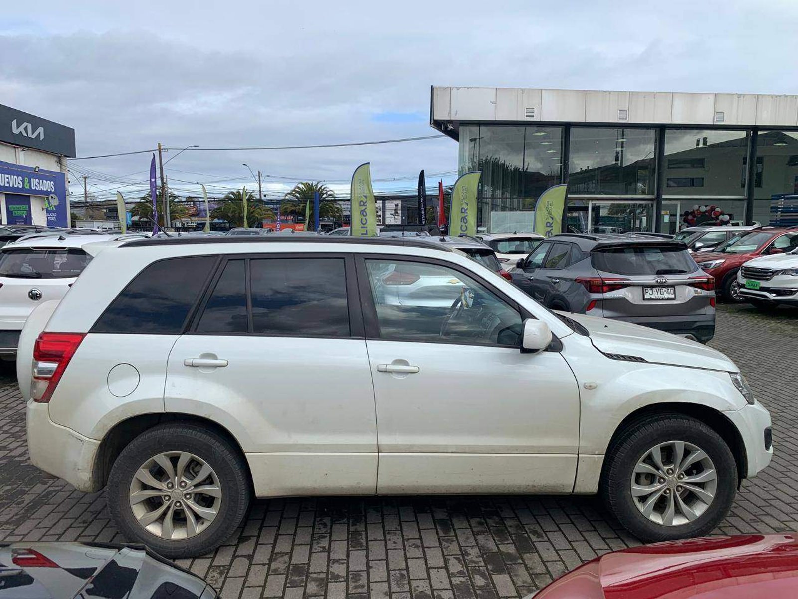 Suzuki Grand Nomade 2.4 Glx Sport 4x2 Mt 5p 2017 - Foto 3 de 8