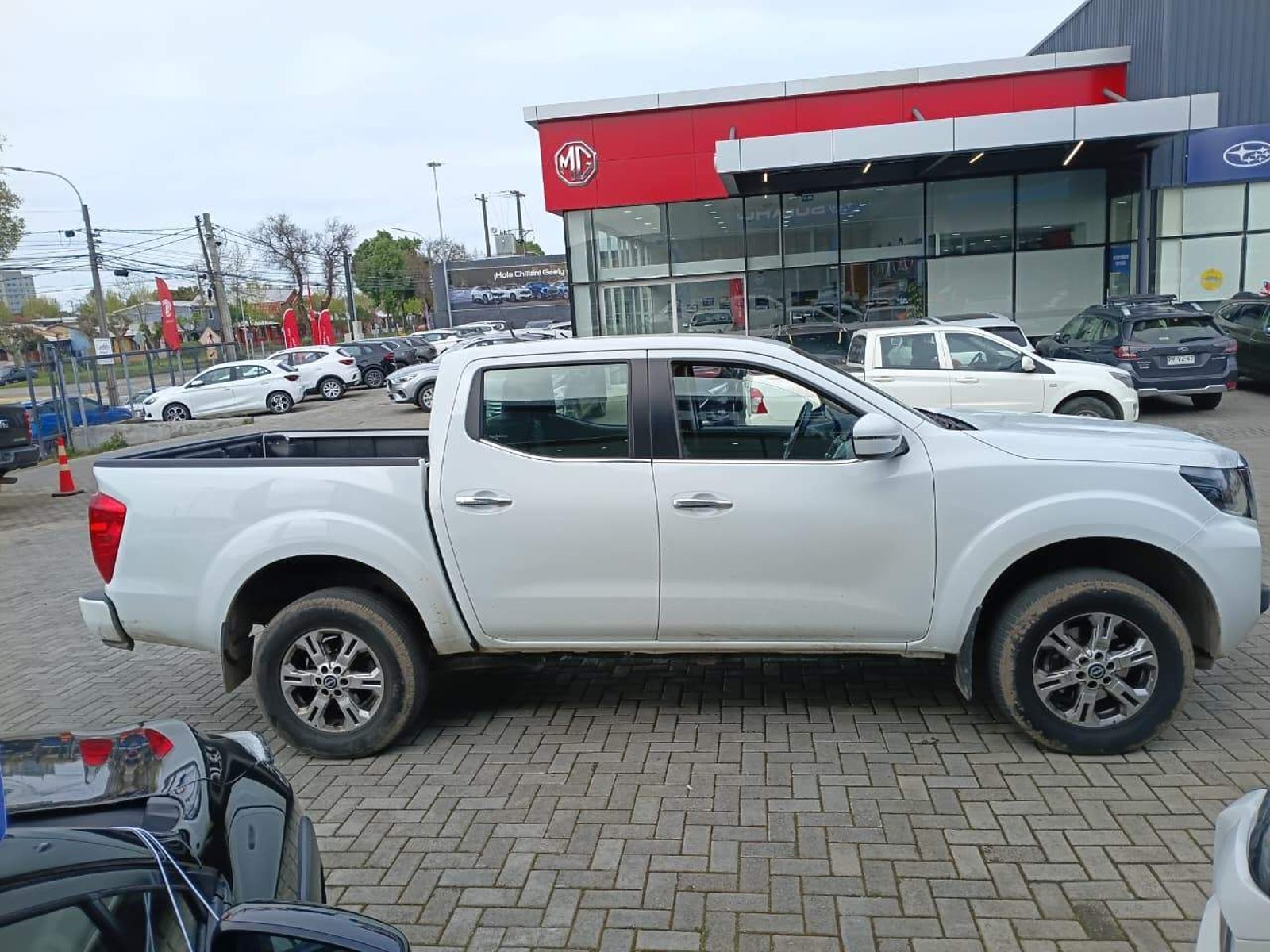Nissan Navara 2.3d Xe Diesel 4x4 Dob.cab. Mt 4p 2024 - Foto 3 de 5