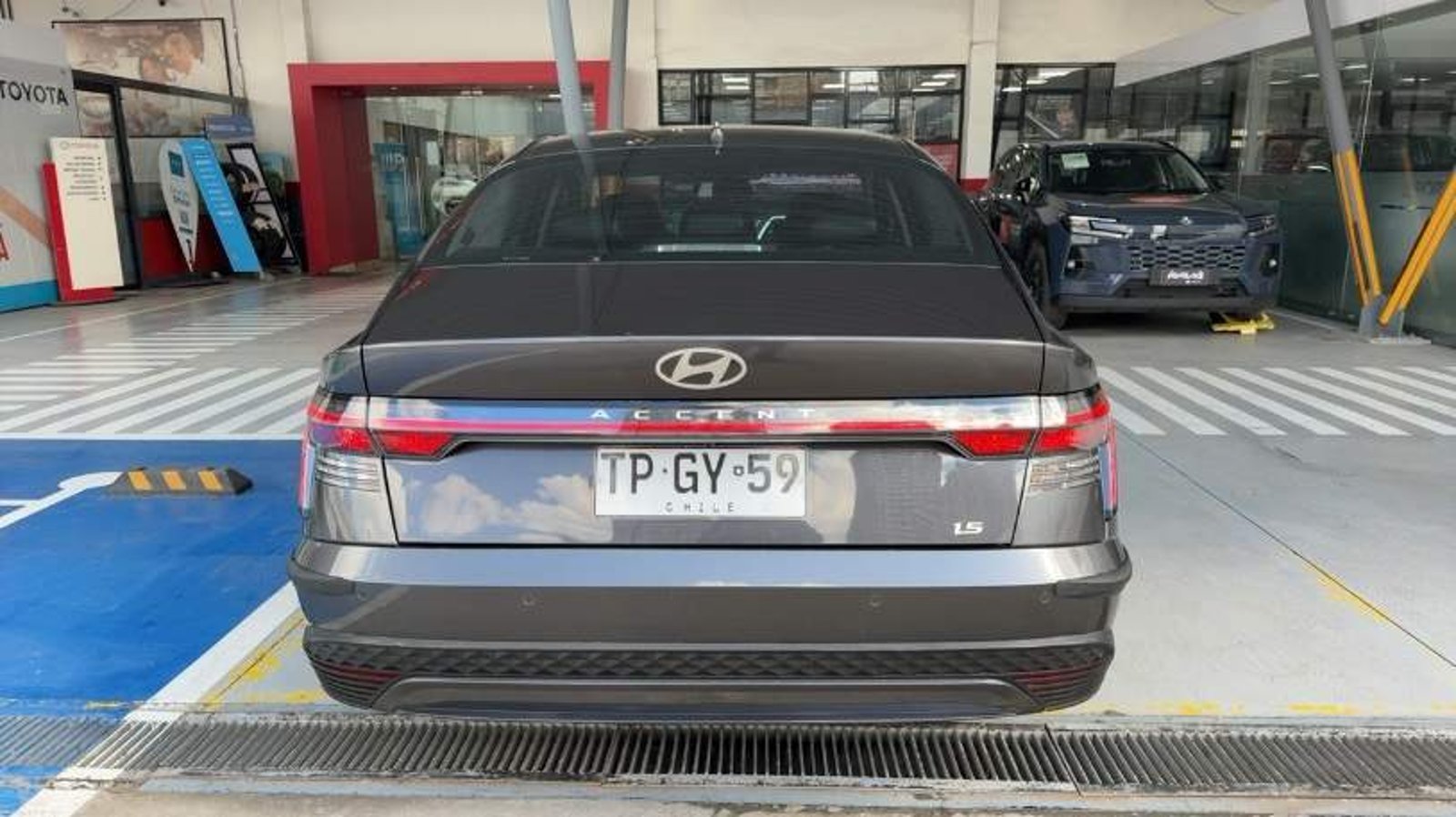 Hyundai Accent 1.5 Plus 4x2 Mt 4p 2024 - Imagen 4 de 4