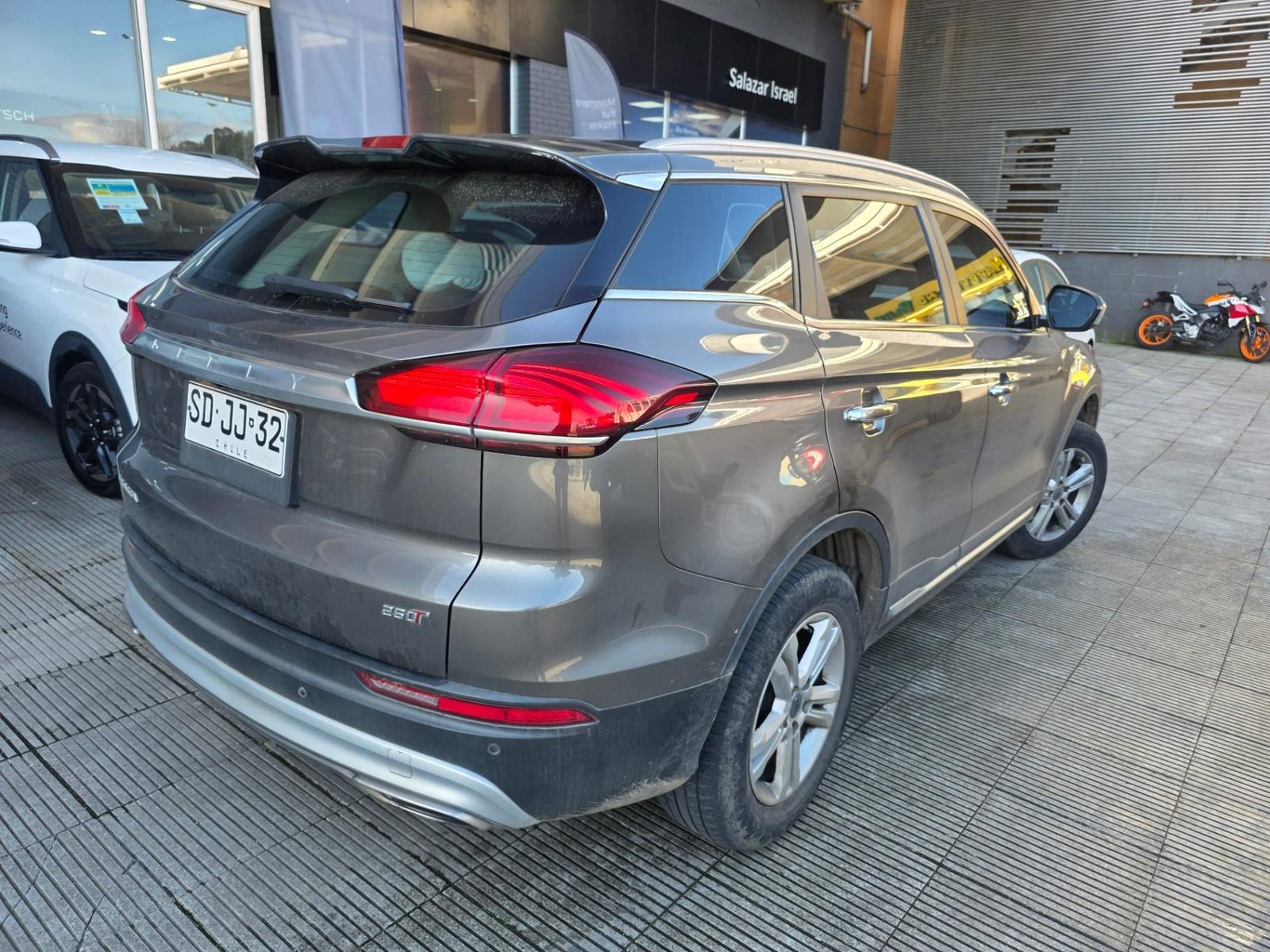 Geely Azkarra 1.5t Comfort 4x2 6at 5p 2022 - Foto 4 de 5