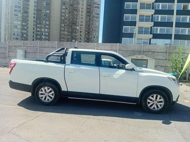 SsangYong Musso 2.2 Td Grand Glx Diesel 2wd Nueva Radio Mt6 4p 2025 - Imagen 3 de 5