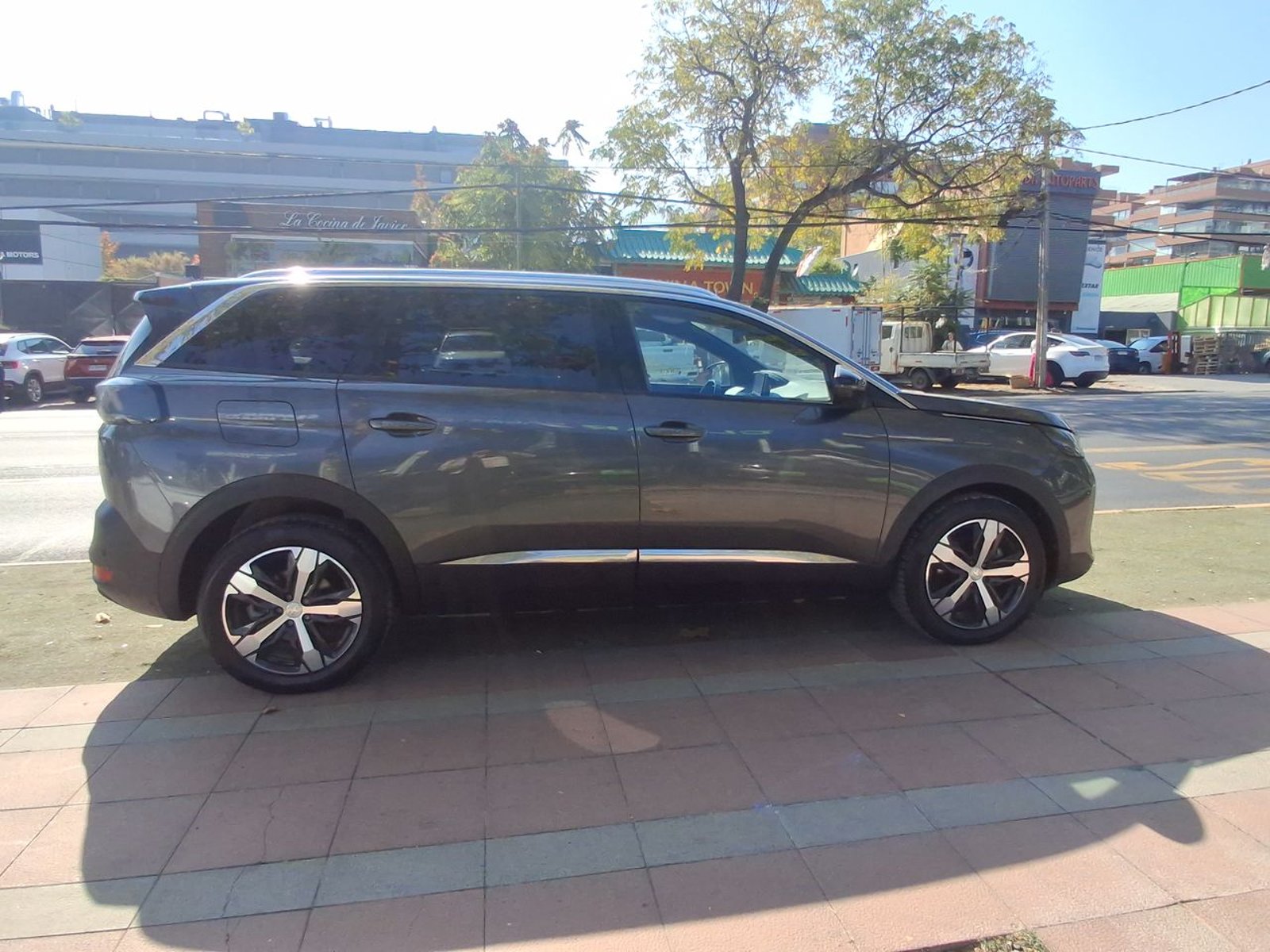 Peugeot 5008 1.5 Allure Pack Bluehdi 130 4x2 Eat8 5p 2024 - Imagen 8 de 8