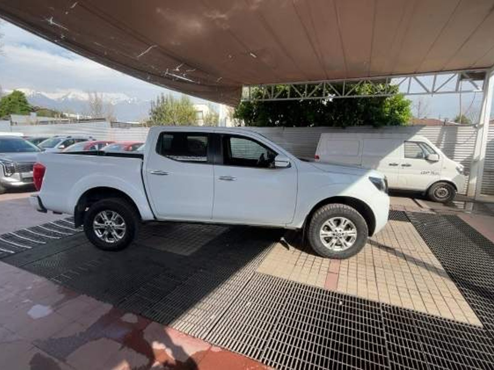 Nissan Navara 2.3d Xe Diesel 4x4 Dob.cab. At 4p 2023 - Foto 3 de 5