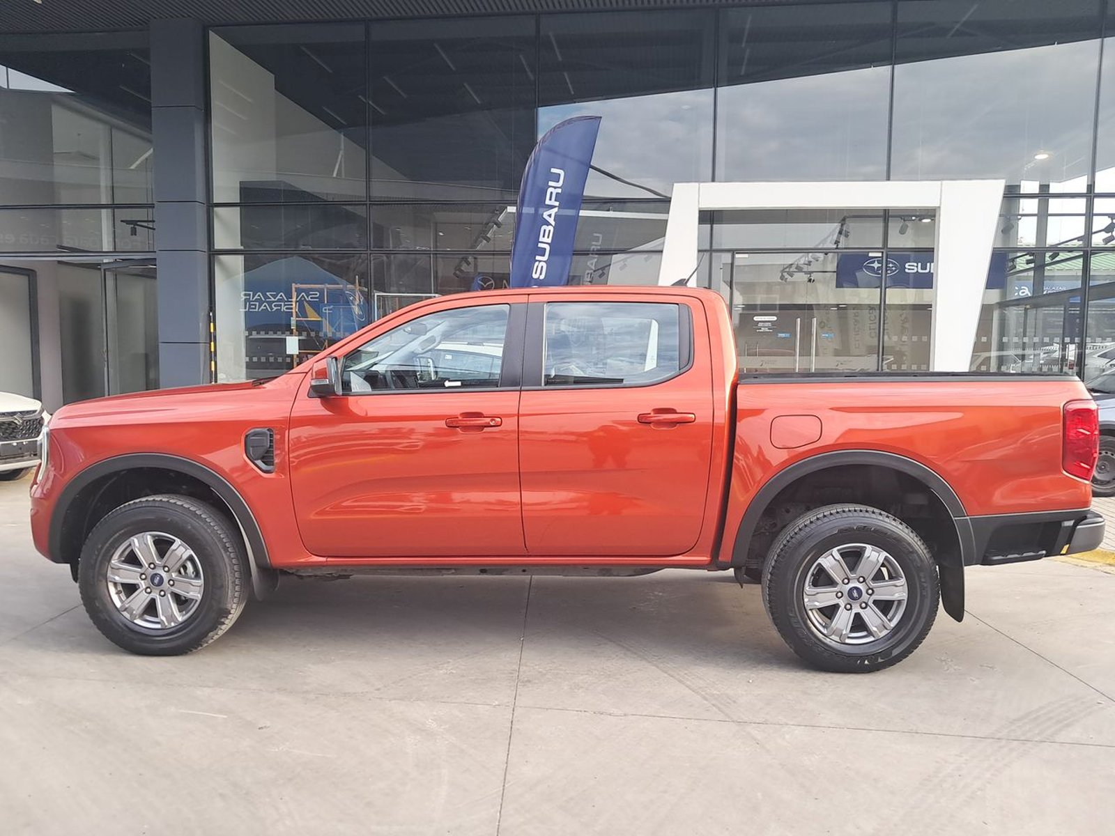 Ford Ranger 2.0 Xls Diesel 4x2 Dob. Cab. Mt 4p 2025 - Foto 4 de 8