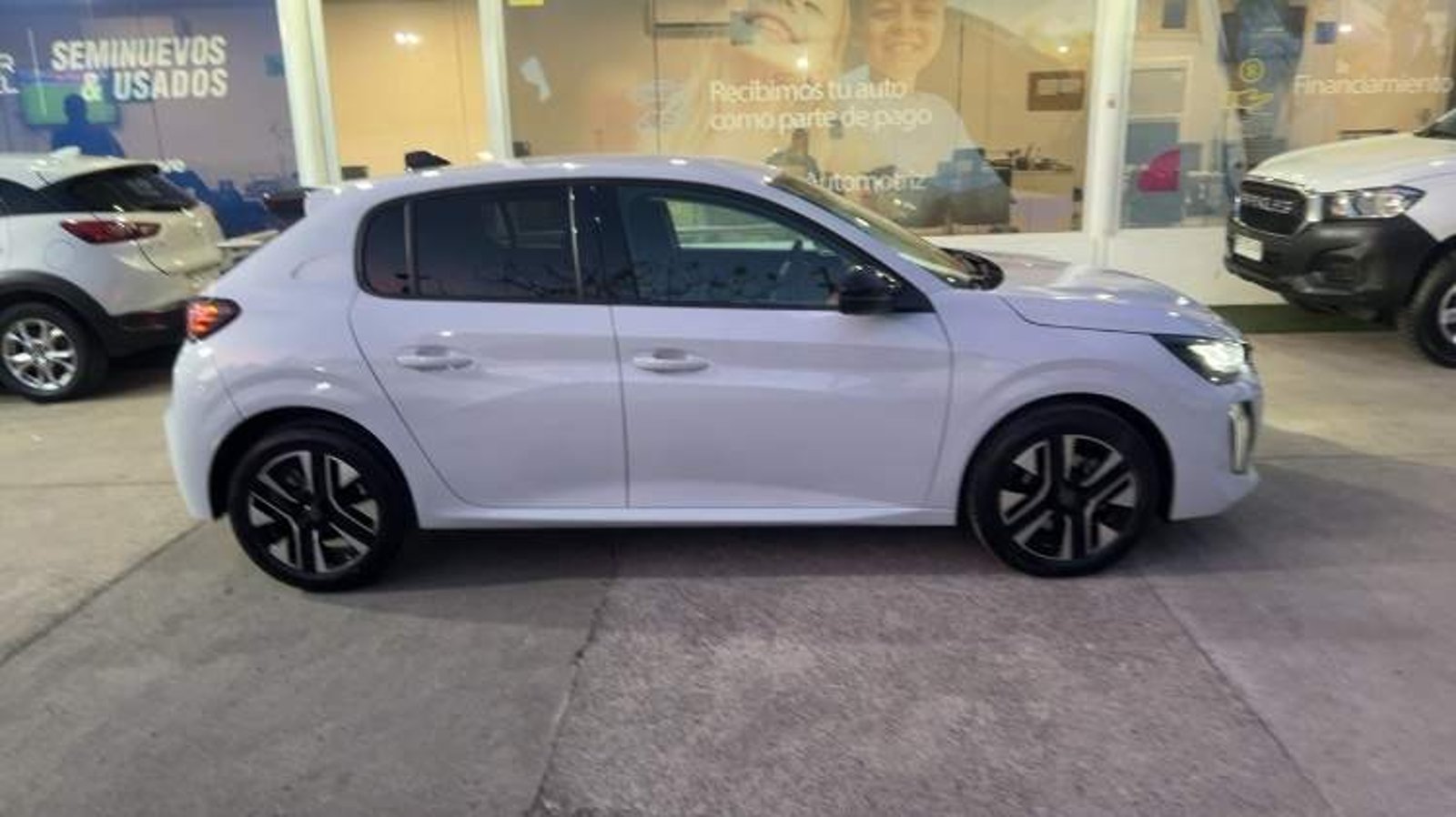 Peugeot 208 1.2 Mca Allure Mhev 136 4x2 Edct6 At 5p 2026 - Imagen 3 de 5
