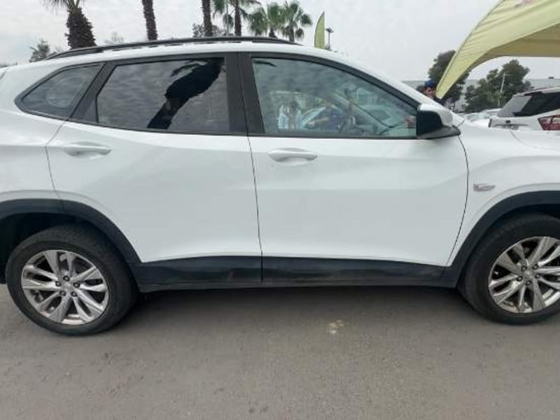 Chevrolet Tracker 1.2t Ltz Fwd Mt 5p 2023 - Imagen 3 de 5
