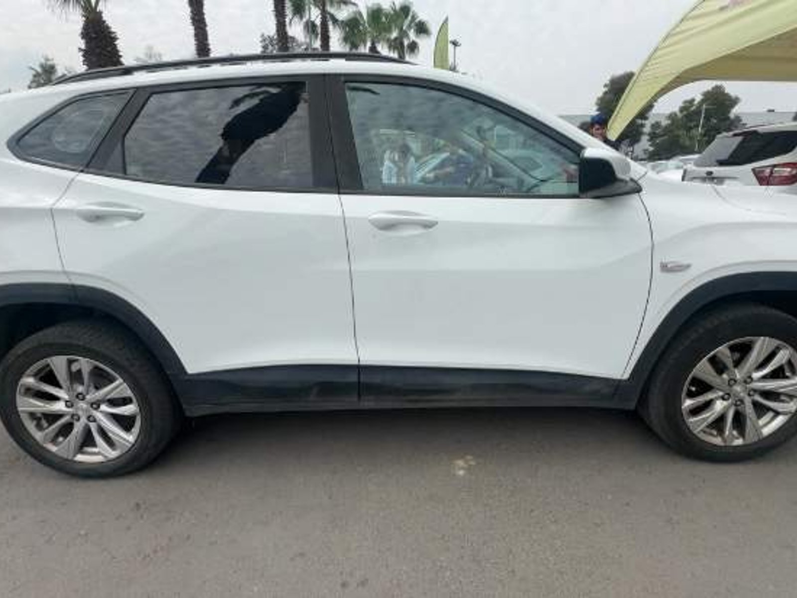 Chevrolet Tracker 1.2t Ltz Fwd Mt 5p 2023 - Foto 3 de 5