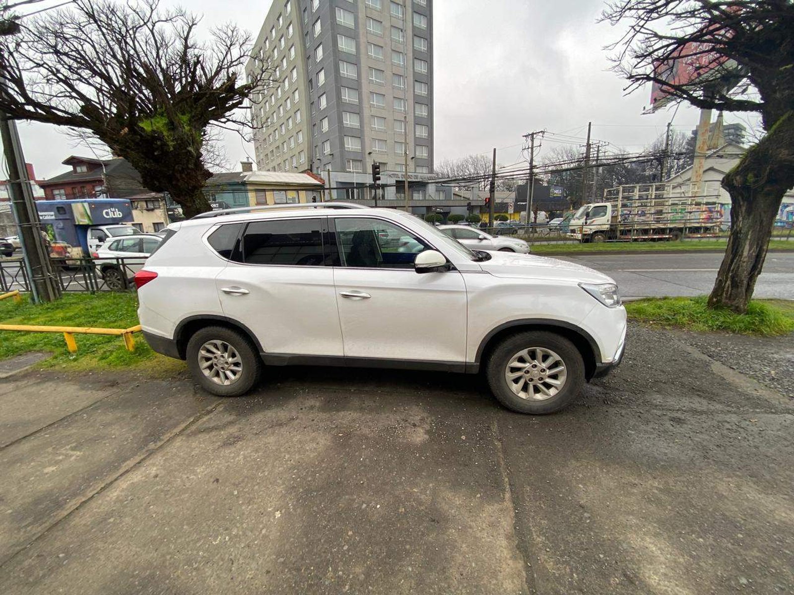 SsangYong Rexton 2.2 Diesel 4x2 Yrx201 At 5p 2019 - Foto 2 de 4