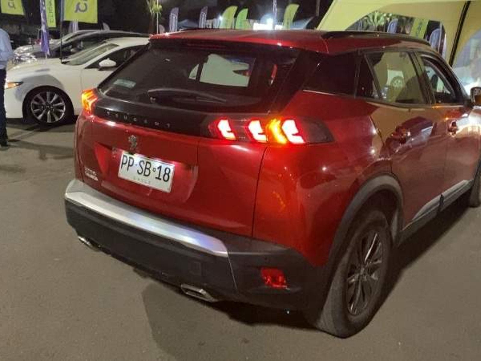 Peugeot 2008 1.2 Active Puretech 4x2 130 Mt 5p 2021 - Foto 4 de 5