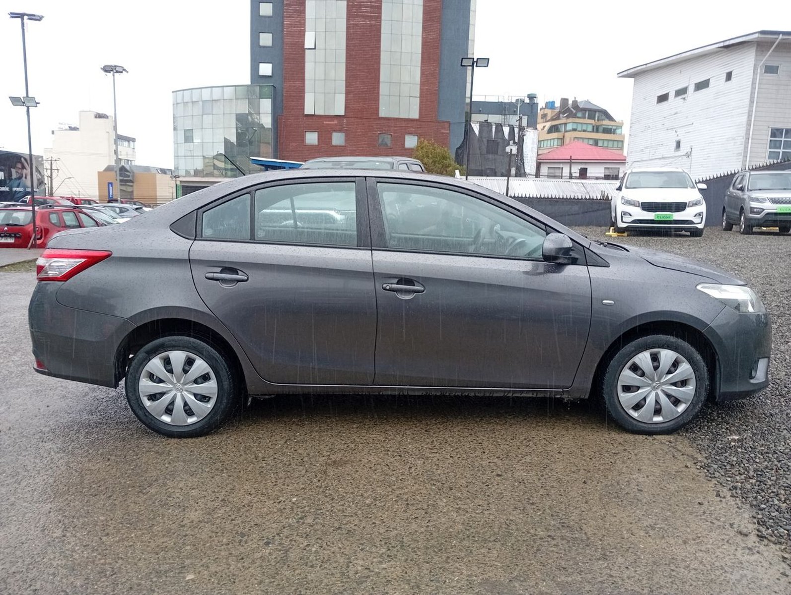 Toyota Yaris 1.5 Gli E 4x2 Mt 4p 2017 - Imagen 8 de 8