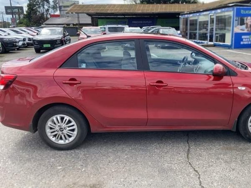 Kia Soluto 1.4 Ex Full 4x2 Srf Mt 4p 2025 - Imagen 3 de 5