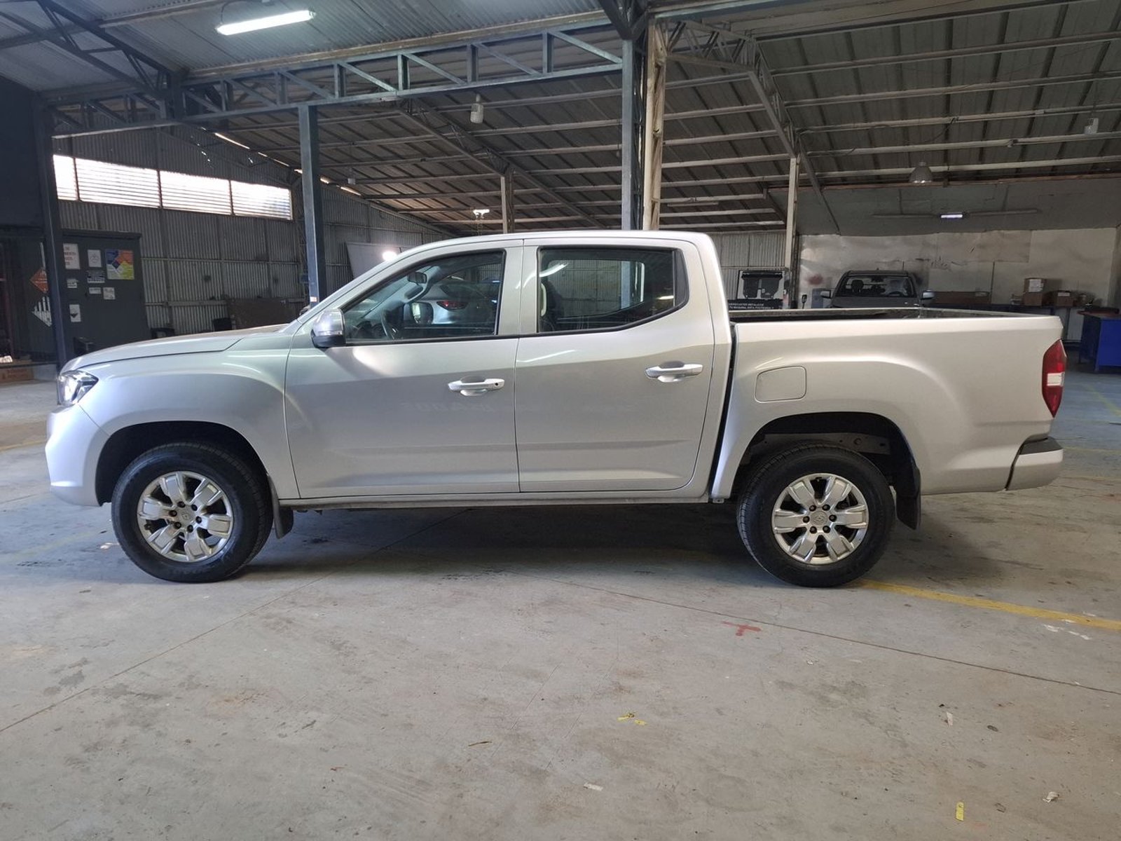 Maxus T60 2.8 Gl Diesel Dob. Cab 4x2 6mt 4p 2023 - Foto 4 de 8