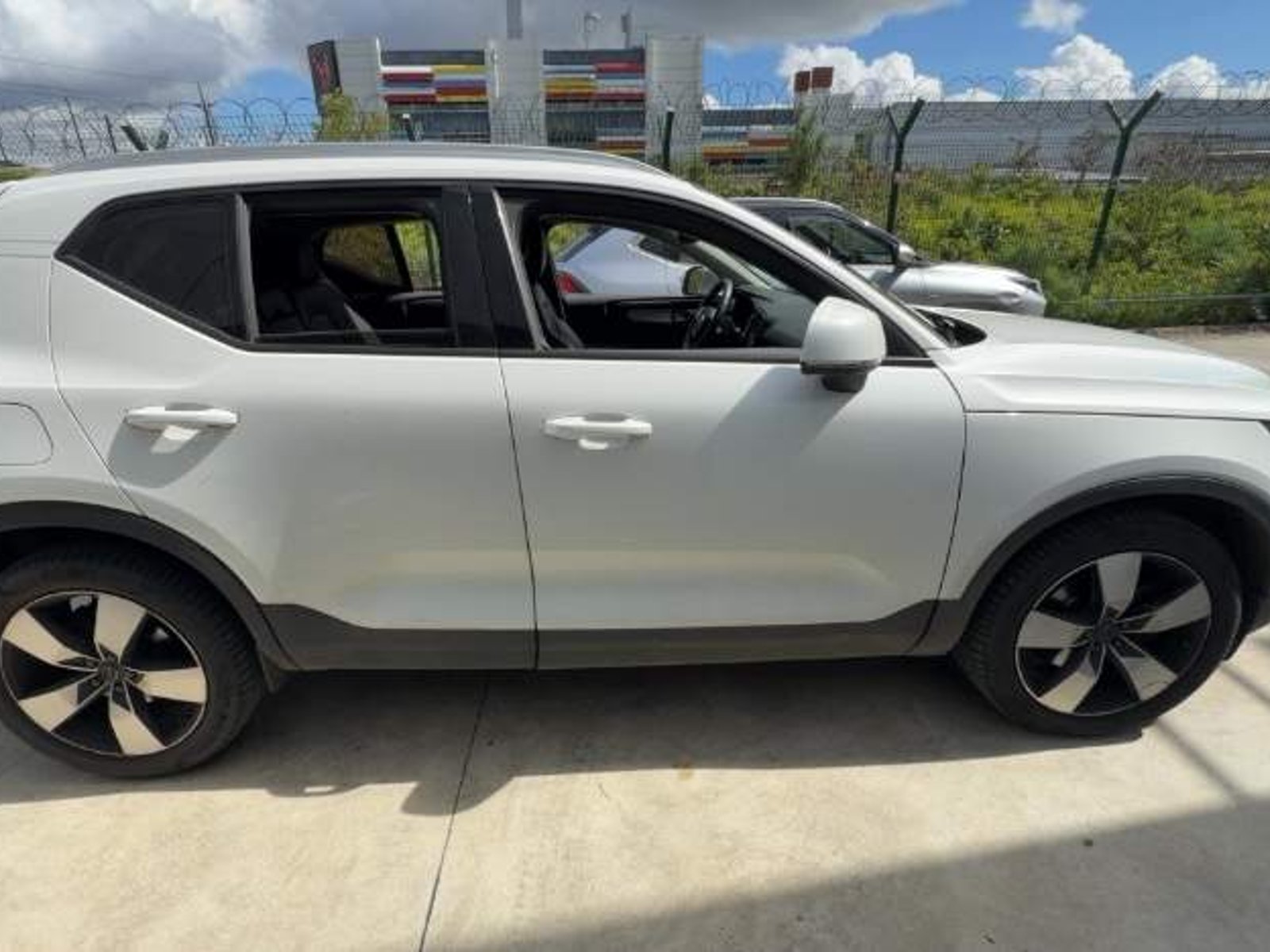 Volvo Xc40 2.0 T4 Momentum Fwd At 5p 2022 - Foto 3 de 5