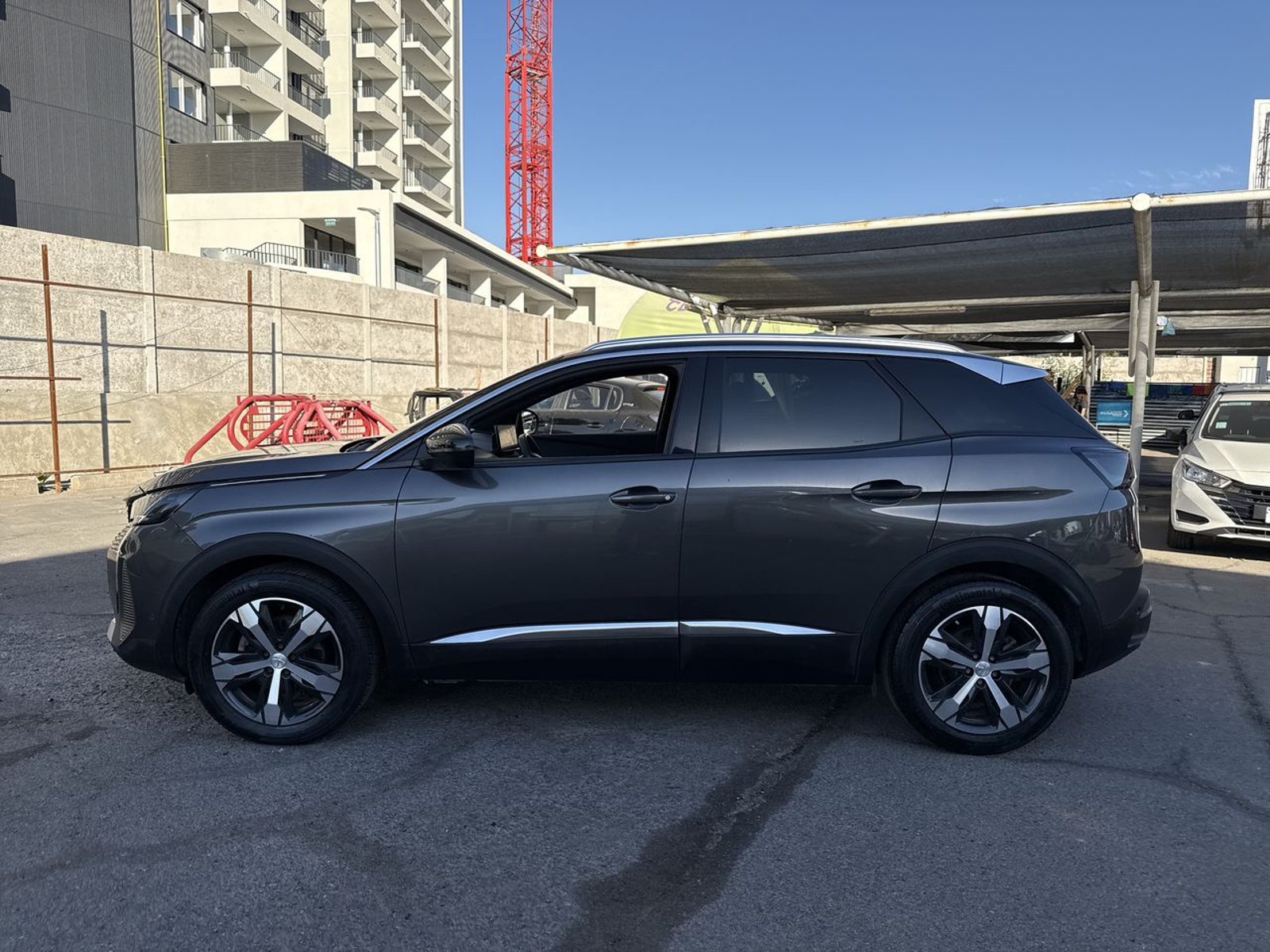 Peugeot 3008 1.5 Allure Pack Bluehdi 130 4x2 Eat8 5p 2024 - Foto 4 de 8