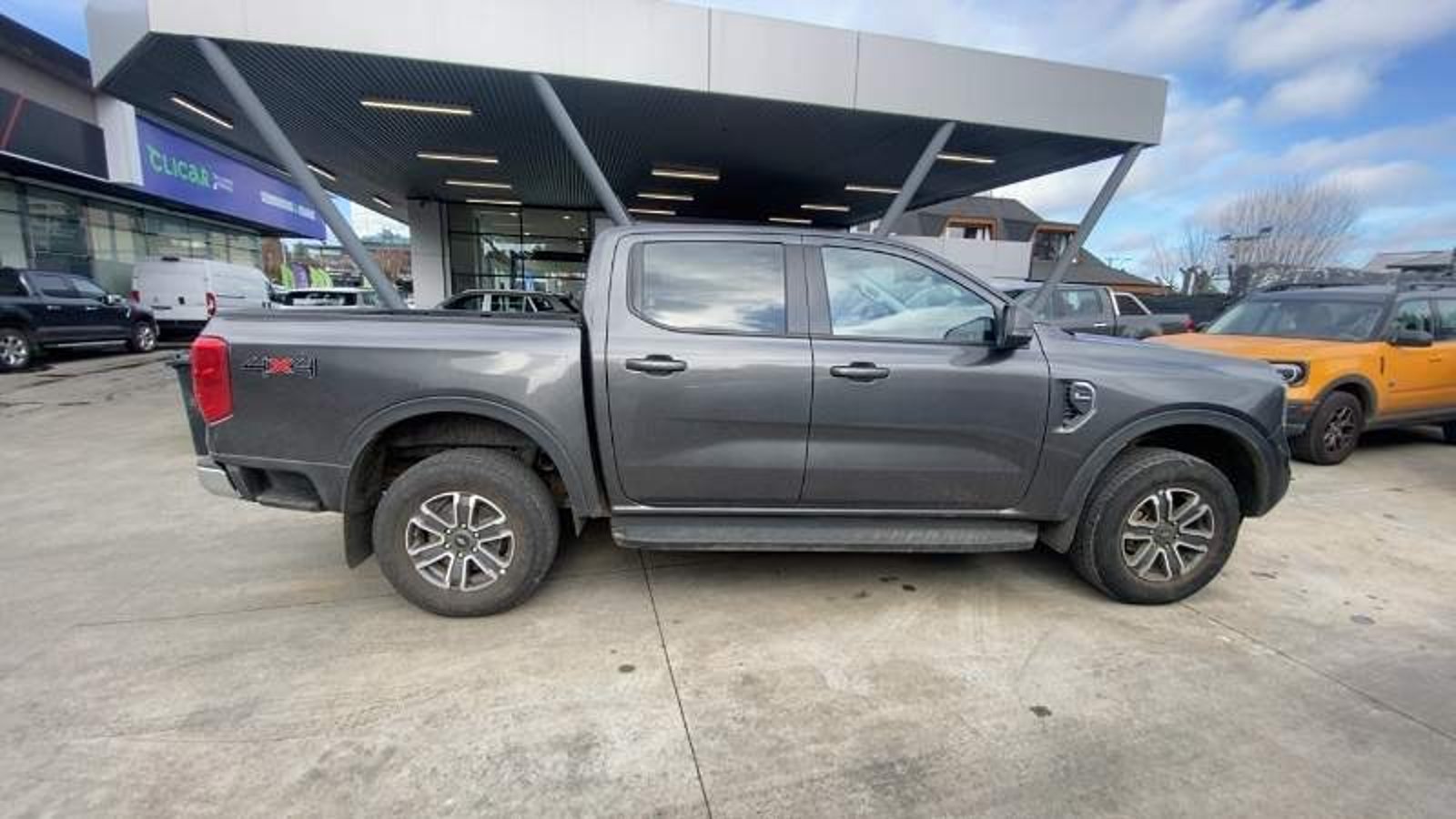 Ford Ranger 2.0 Xlt Diesel 4x4 Dob. Cab. At 4p 2024 - Imagen 3 de 5