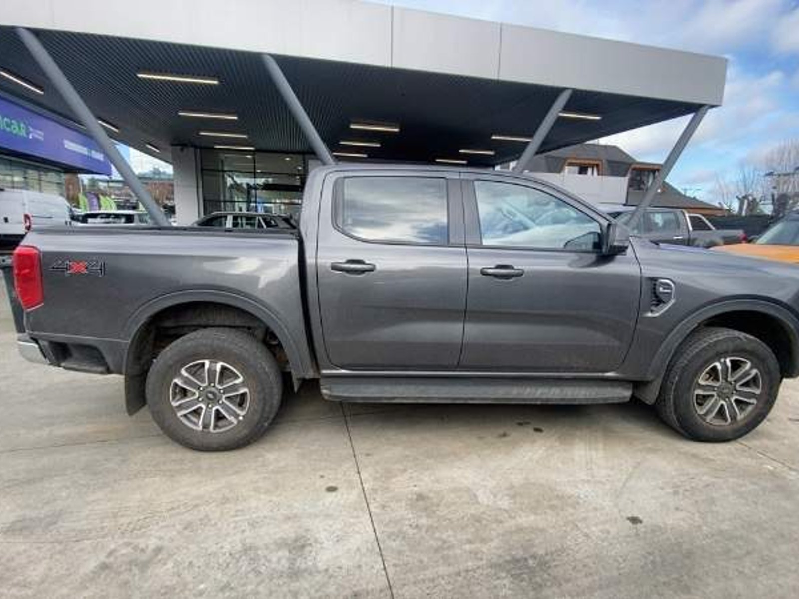 Ford Ranger 2.0 Xlt Diesel 4x4 Dob. Cab. At 4p 2024 - Foto 3 de 5