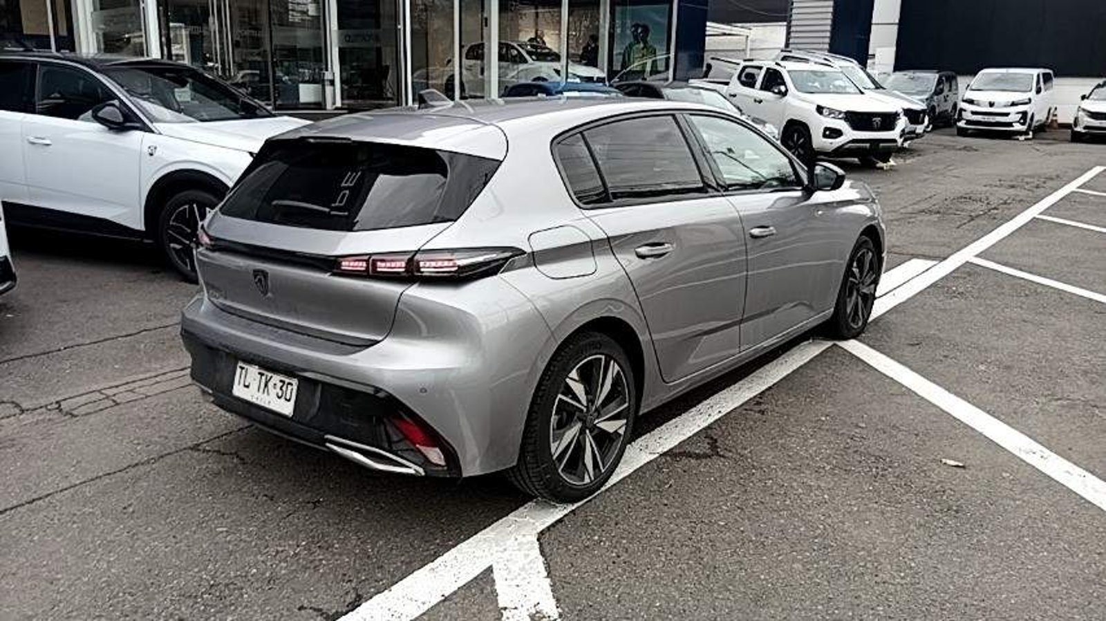 Peugeot 308 1.2 Allure Pack Puretech 130 4x2 Eat8 5p 2024 - Imagen 3 de 4