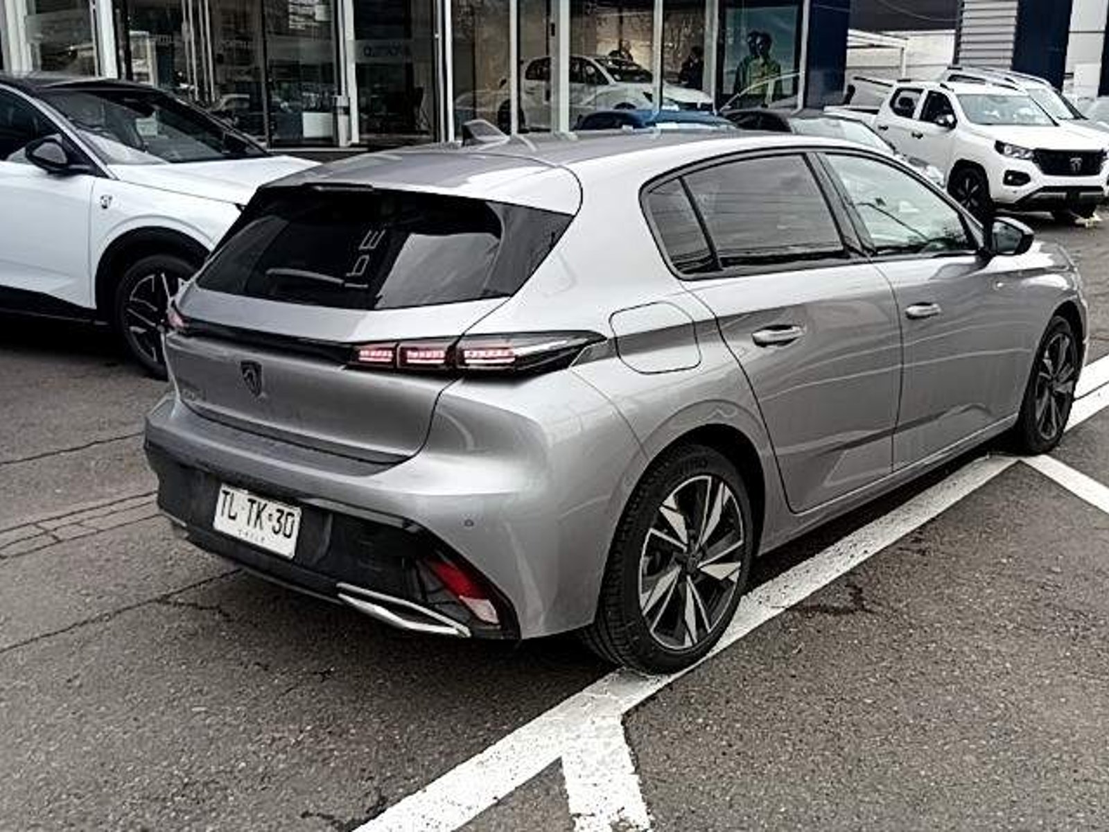 Peugeot 308 1.2 Allure Pack Puretech 130 4x2 Eat8 5p 2024 - Foto 3 de 4