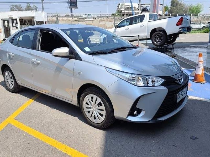 Toyota Yaris Sedan 1.5 Gli E 4x2 At 4p 2022