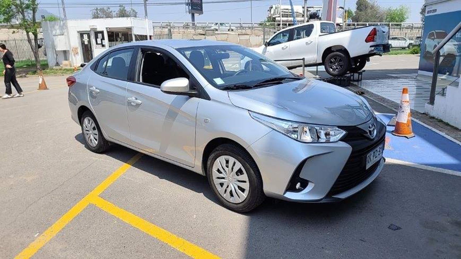 Toyota Yaris Sedan 1.5 Gli E 4x2 At 4p 2022