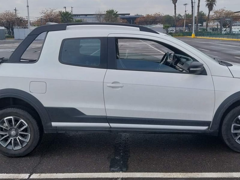 Volkswagen Saveiro 1.6 Cross 4x2 Mt 2p 2022 - Imagen 3 de 5